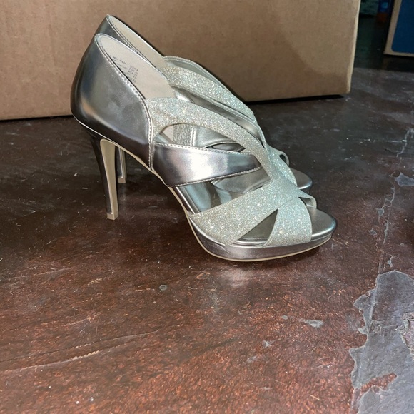 High Heels - Picture 2 of 3